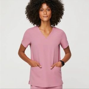 Limited edition chalk pink Figs Casma Three Pocket scrub top - size small